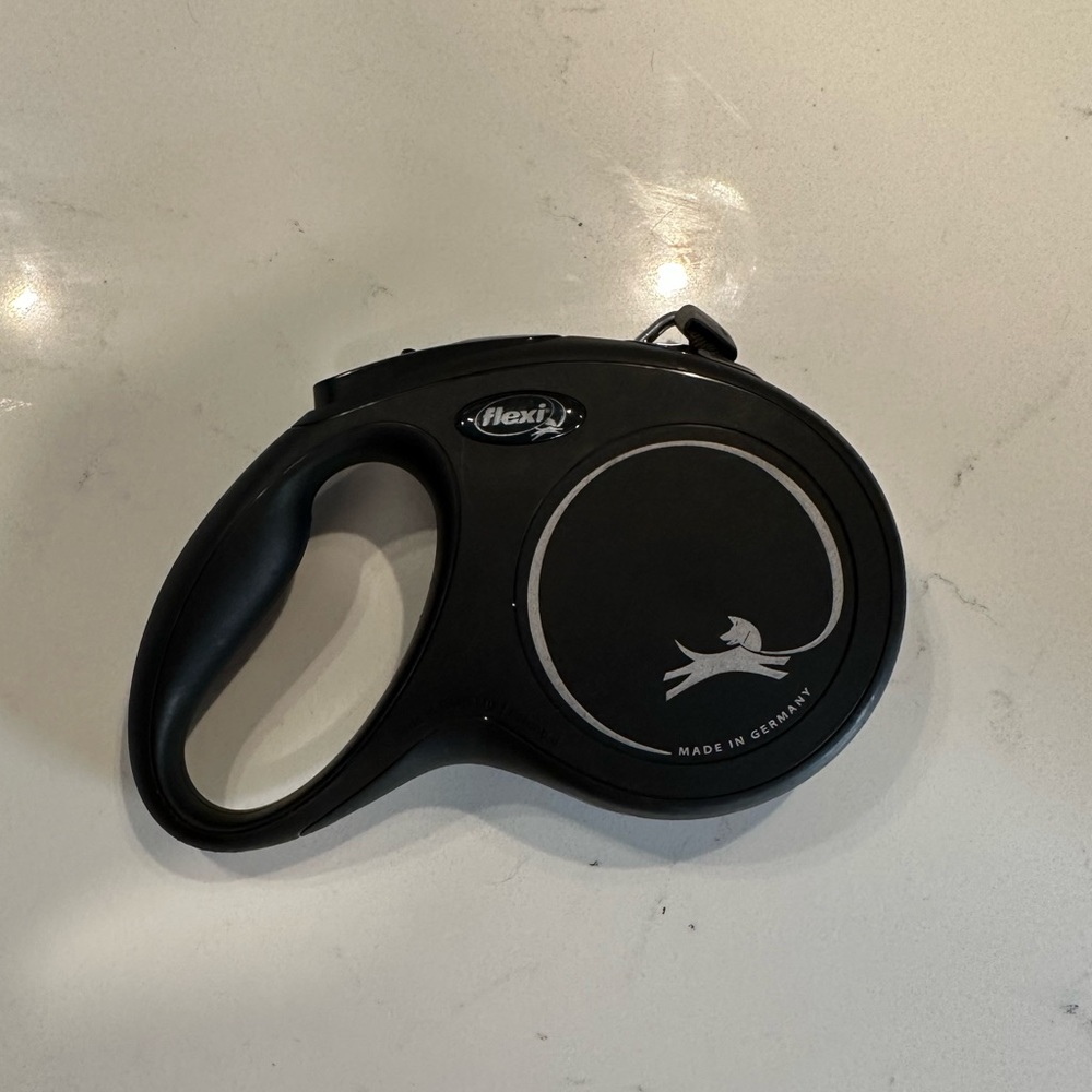 flexi® New Classic Retractable Tape Dog Leash 16ft
